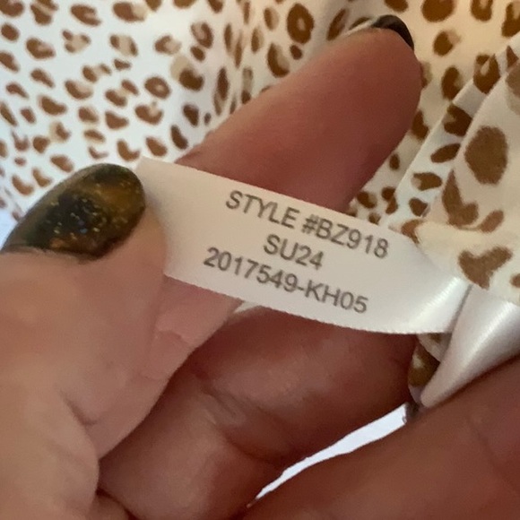 J. Crew Sleeveless Blouse. - Picture 3 of 5